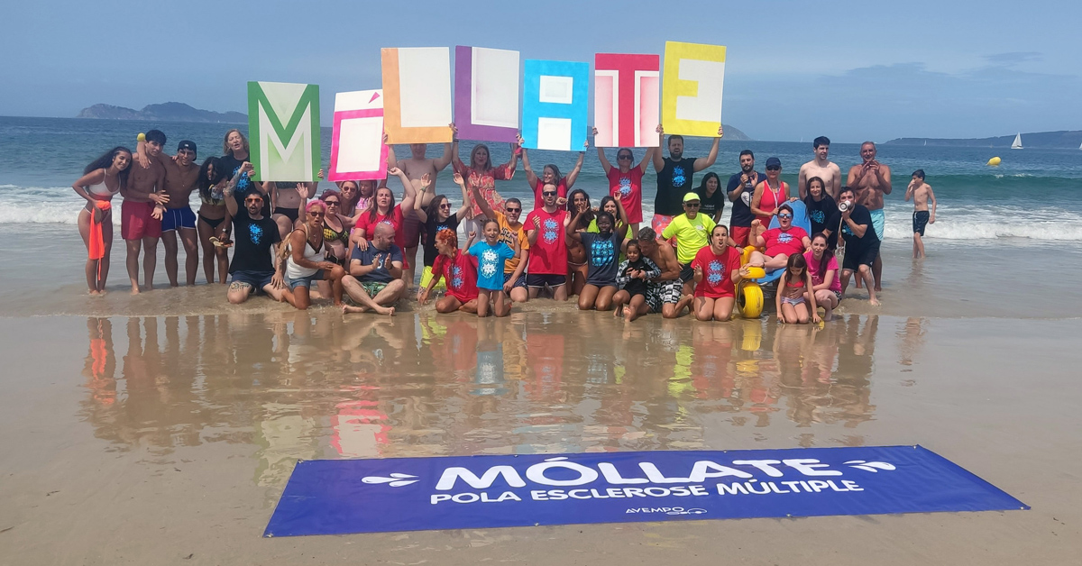La playa de Samil se inunda de solidaridad en el ‘Móllate’ por la Esclerosis Múltiple organizado por AVEMPO