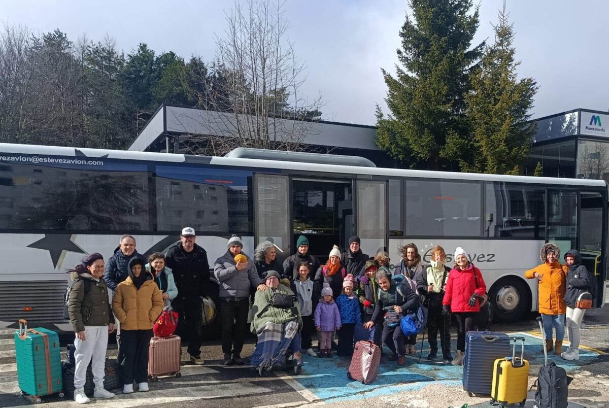 Más de una veintena de socios de AVEMPO disfrutan dos jornadas en la Estación de Esquí de Manzaneda